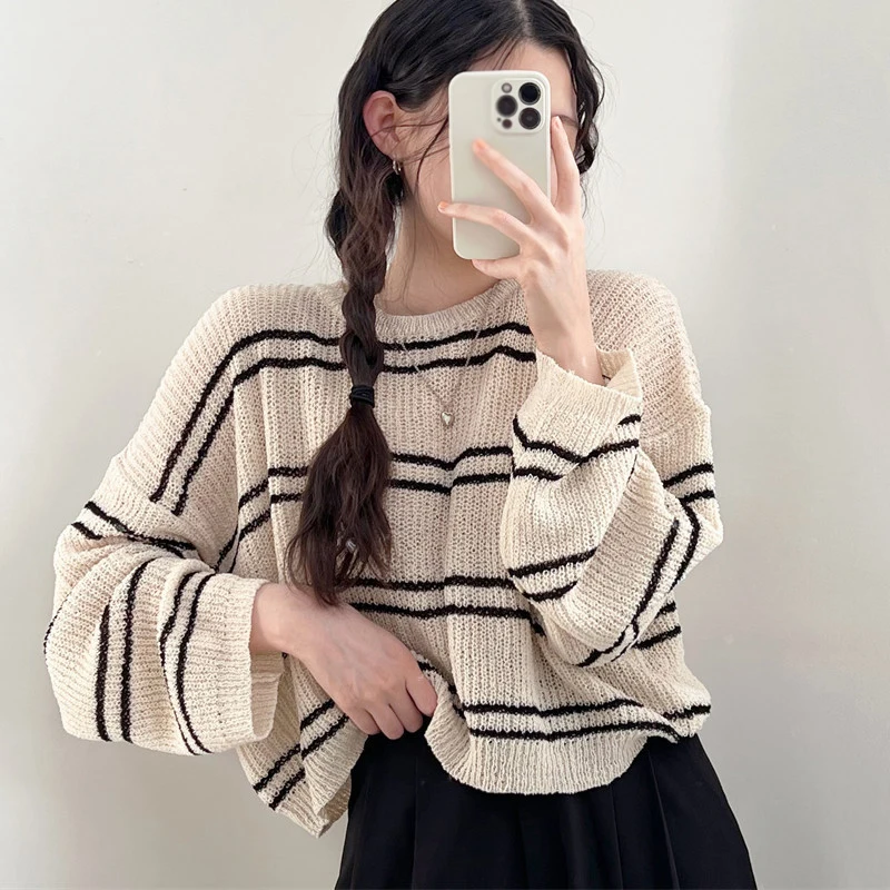 Thin Long Sleeve Loose Versatile Knitted Hollow Short Loose Coat Spring Fall Stripe Sun Protection Top Long sleeved T-shirt
Thin Long Sleeve Loose Versatile Knitted Hollow Short Loose Coat Spring Fall Stripe Sun Protection Top Long sleeved T-shirt