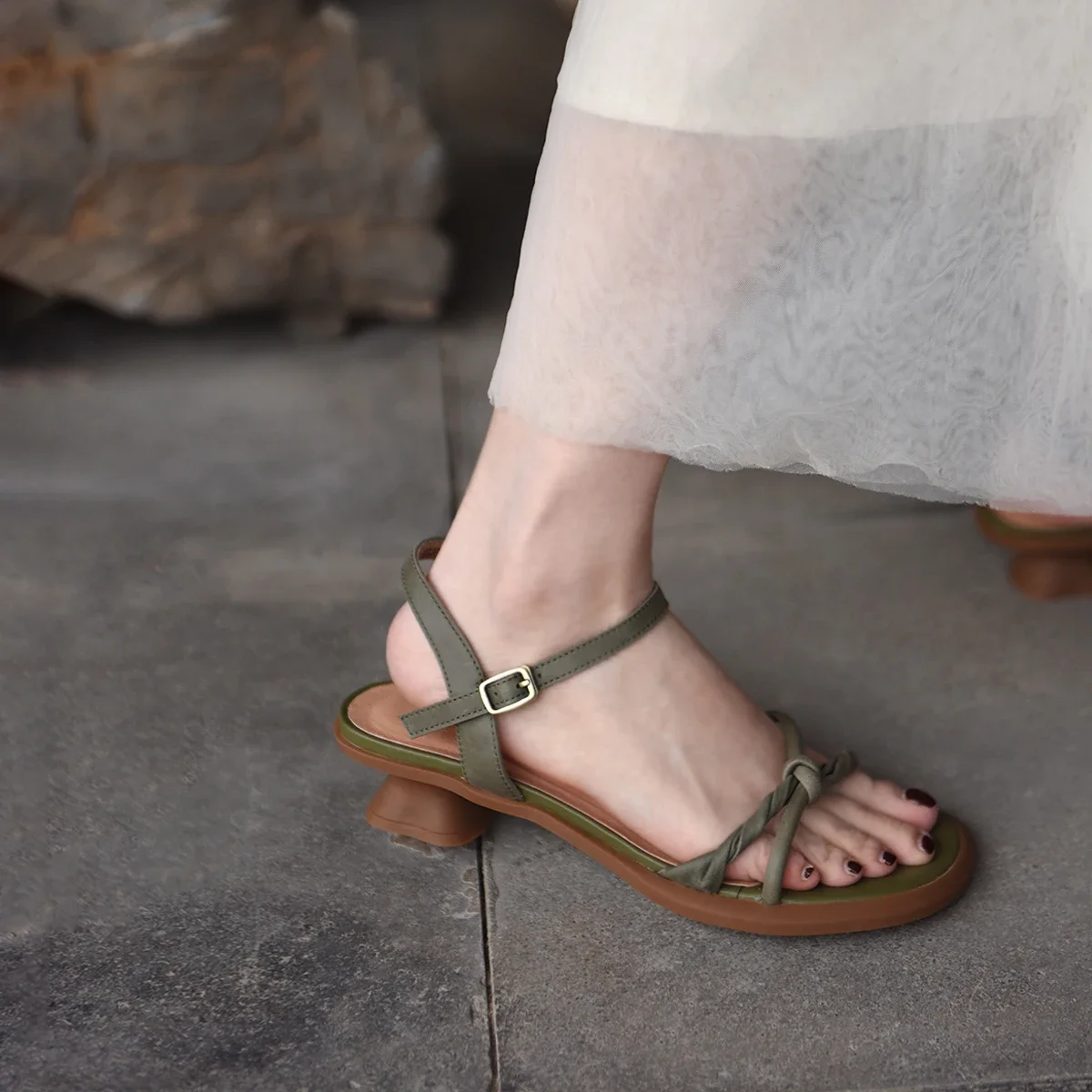 Artmu Original Thick Heel Cross Belt Sandals For Women Buckle Luxury Beach Shoes Genuine Leather High Heel Gladiator Sandals
Artmu Original Thick Heel Cross Belt Sandals For Women Buckle Luxury Beach Shoes Genuine Leather High Heel Gladiator Sandals