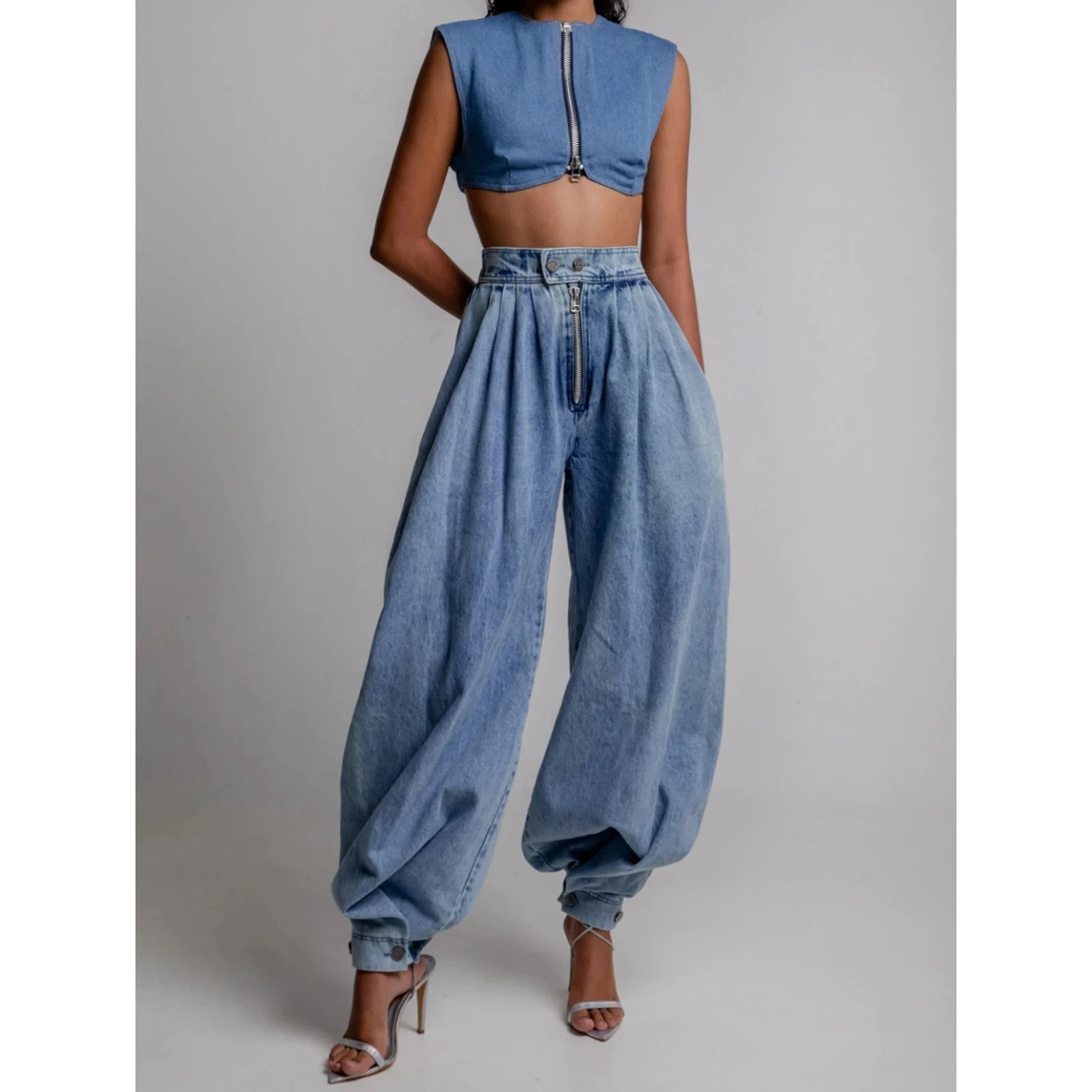 Джинсы с высокой талией и широкими штанинами, на молнии, с отворотами, свободные, повседневные, в стиле ретро, из хлопковой ткани, длинные брюки, весенняя коллекция, модные
Джинсы с высокой талией и широкими штанинами, на молнии, с отворотами, свободные, повседневные, в стиле ретро, из хлопковой ткани, длинные брюки, весенняя коллекция, модные