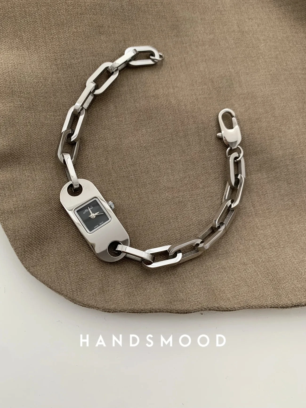 Retro Jewelry Retro Bracelet Steel Band New Design Women's Watch Quartz Movement Luxury Girlfriend Gift
Retro Jewelry Retro Bracelet Steel Band New Design Women's Watch Quartz Movement Luxury Girlfriend Gift