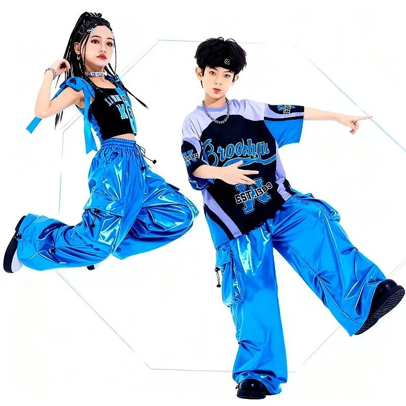 Модная одежда в стиле джаз, крутой ярко-синий костюм для уличных танцев, детские топы и брюки в стиле хип-хоп для мальчиков и девочек, наряд для показа на подиуме
Модная одежда в стиле джаз, крутой ярко-синий костюм для уличных танцев, детские топы и брюки в стиле хип-хоп для мальчиков и девочек, наряд для показа на подиуме