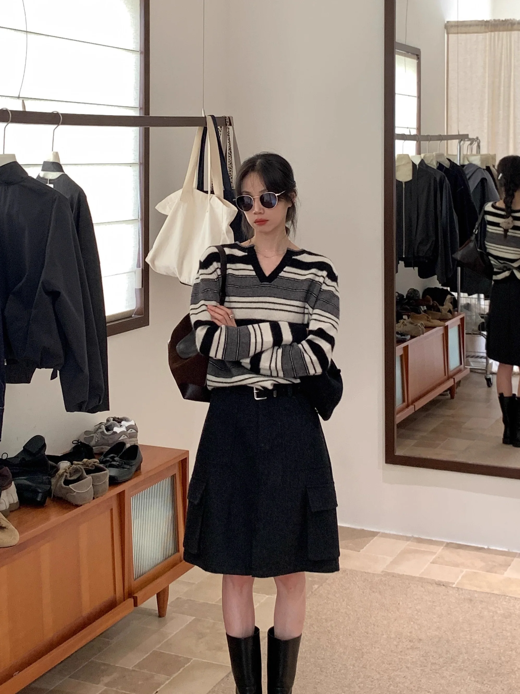 Женский осенний свитер BRIVIN в корейском стиле, полосатый, с V-образным вырезом, новый цвет, простой, нежный, стройнящий, повседневный, свободного кроя
Женский осенний свитер BRIVIN в корейском стиле, полосатый, с V-образным вырезом, новый цвет, простой, нежный, стройнящий, повседневный, свободного кроя