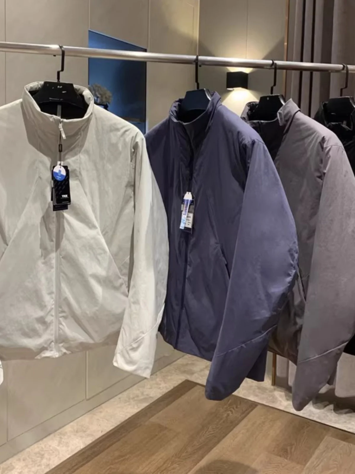 Мужская легкая куртка-софтшелл с воротником-стойкой для активного отдыха, теплая, ветрозащитная, дышащая, повседневная, модная, приталенного кроя
Мужская легкая куртка-софтшелл с воротником-стойкой для активного отдыха, теплая, ветрозащитная, дышащая, повседневная, модная, приталенного кроя