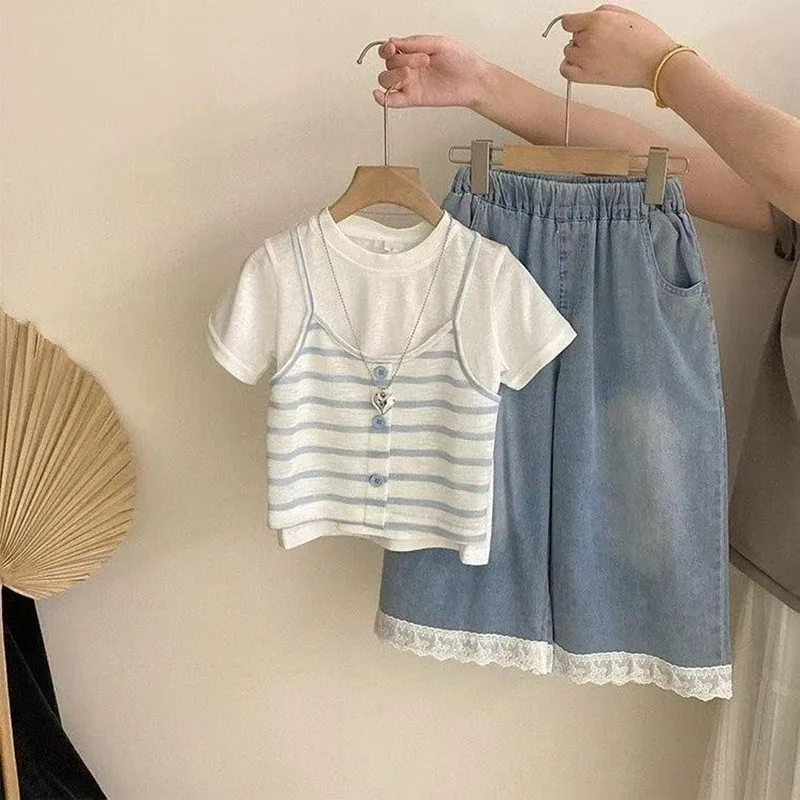 Girls Striped Fake Two-piece Short Sleeved T-shirt children's Summer New Item Korean Version New Lace Wide Leg Pants 2-piece Set
Girls Striped Fake Two-piece Short Sleeved T-shirt children's Summer New Item Korean Version New Lace Wide Leg Pants 2-piece Set