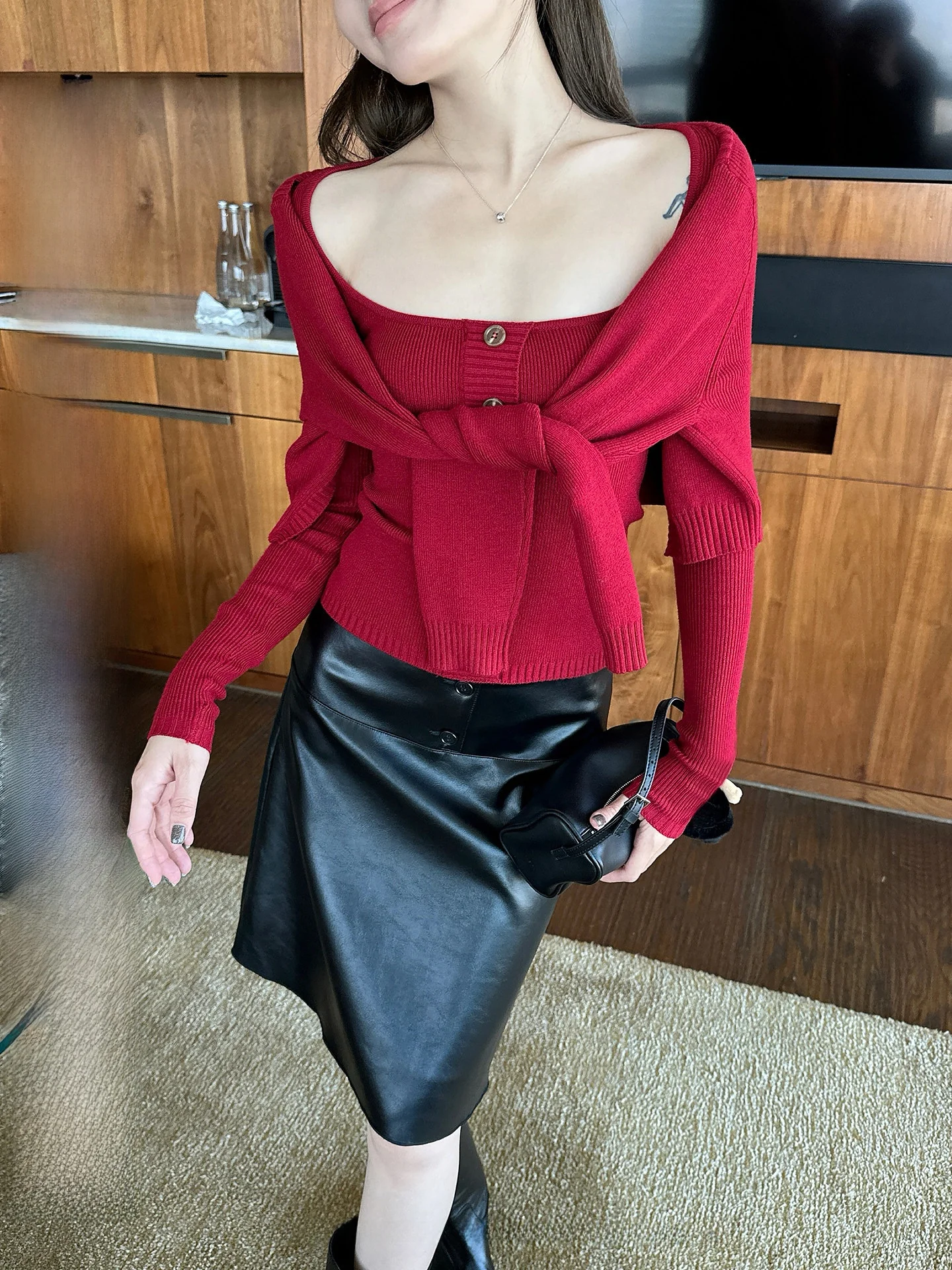 Red Knitted Low Neck Fake Two-Piece Shawl Women's Spring Casual Slimming Base Layer Top Ning Si Breathable Comfortable Long S...
Red Knitted Low Neck Fake Two-Piece Shawl Women's Spring Casual Slimming Base Layer Top Ning Si Breathable Comfortable Long S...