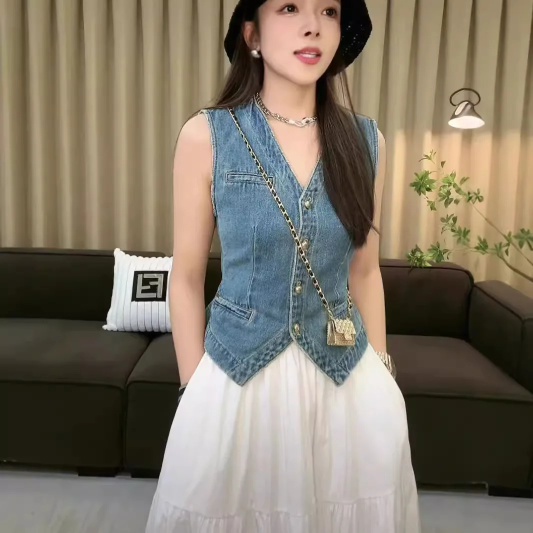 Denim Vest Women Vintage Waistcoat Sleeveless Jacket Single Breasted V Neck Washed Distressed Summer 2025 Streetwear Top Summer
Denim Vest Women Vintage Waistcoat Sleeveless Jacket Single Breasted V Neck Washed Distressed Summer 2025 Streetwear Top Summer