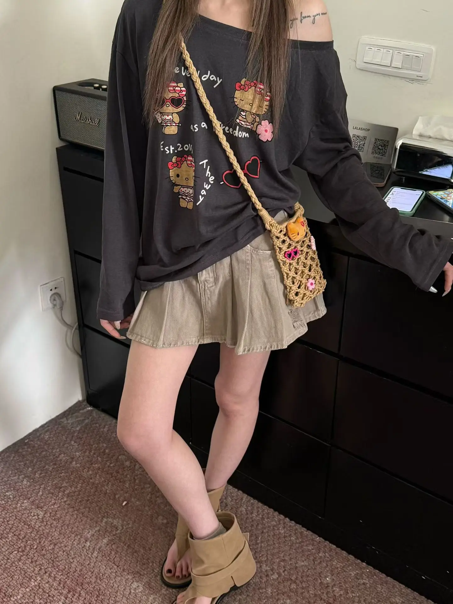 Casual Loose Style Cartoon T-Shirt And Pleated Skirt Set for Women Summer 2026 Long Sleeve round Neck Other Material
Casual Loose Style Cartoon T-Shirt And Pleated Skirt Set for Women Summer 2026 Long Sleeve round Neck Other Material