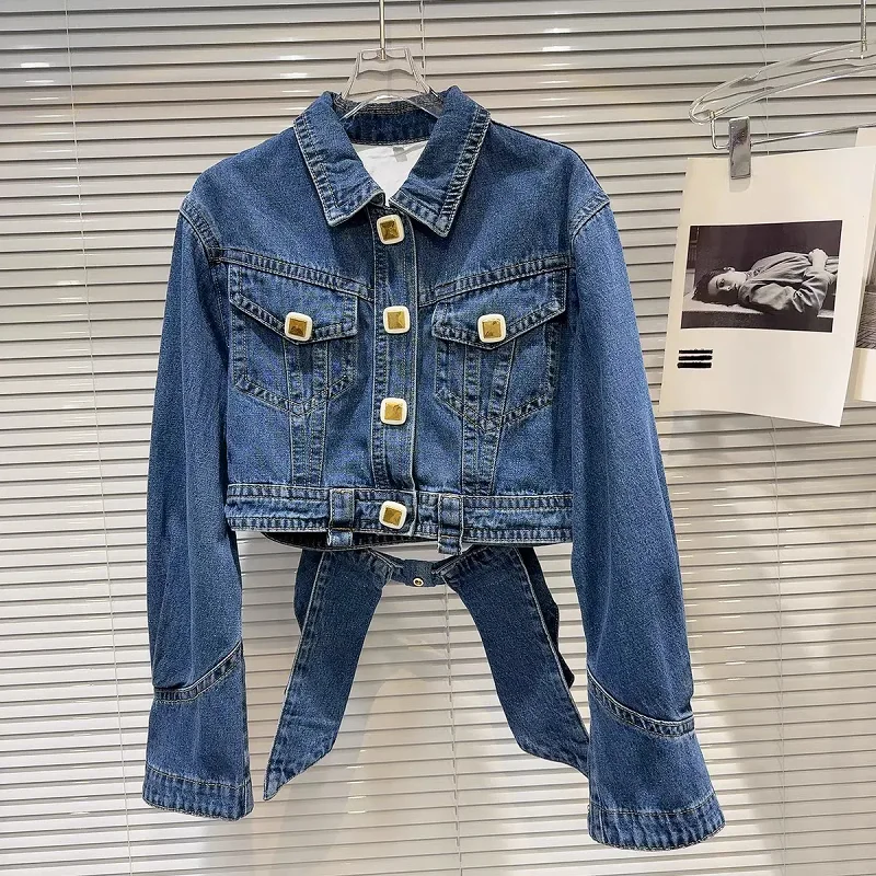 Fashion Spring New Metal Buckle Back Denim Coat Women Long Sleeve Solid Color Bow Pockets Short Jeans Jacket Female Tide B978
Fashion Spring New Metal Buckle Back Denim Coat Women Long Sleeve Solid Color Bow Pockets Short Jeans Jacket Female Tide B978