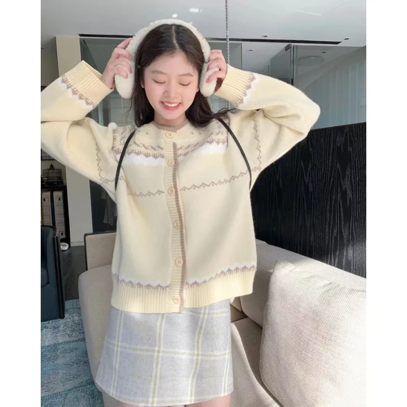 Sweet O-neck Knitting Cardigan Women Autumn Winter Fashion Trend Solid Color Sweater Coat All-match Office Lady Knitwear Tops
Sweet O-neck Knitting Cardigan Women Autumn Winter Fashion Trend Solid Color Sweater Coat All-match Office Lady Knitwear Tops
