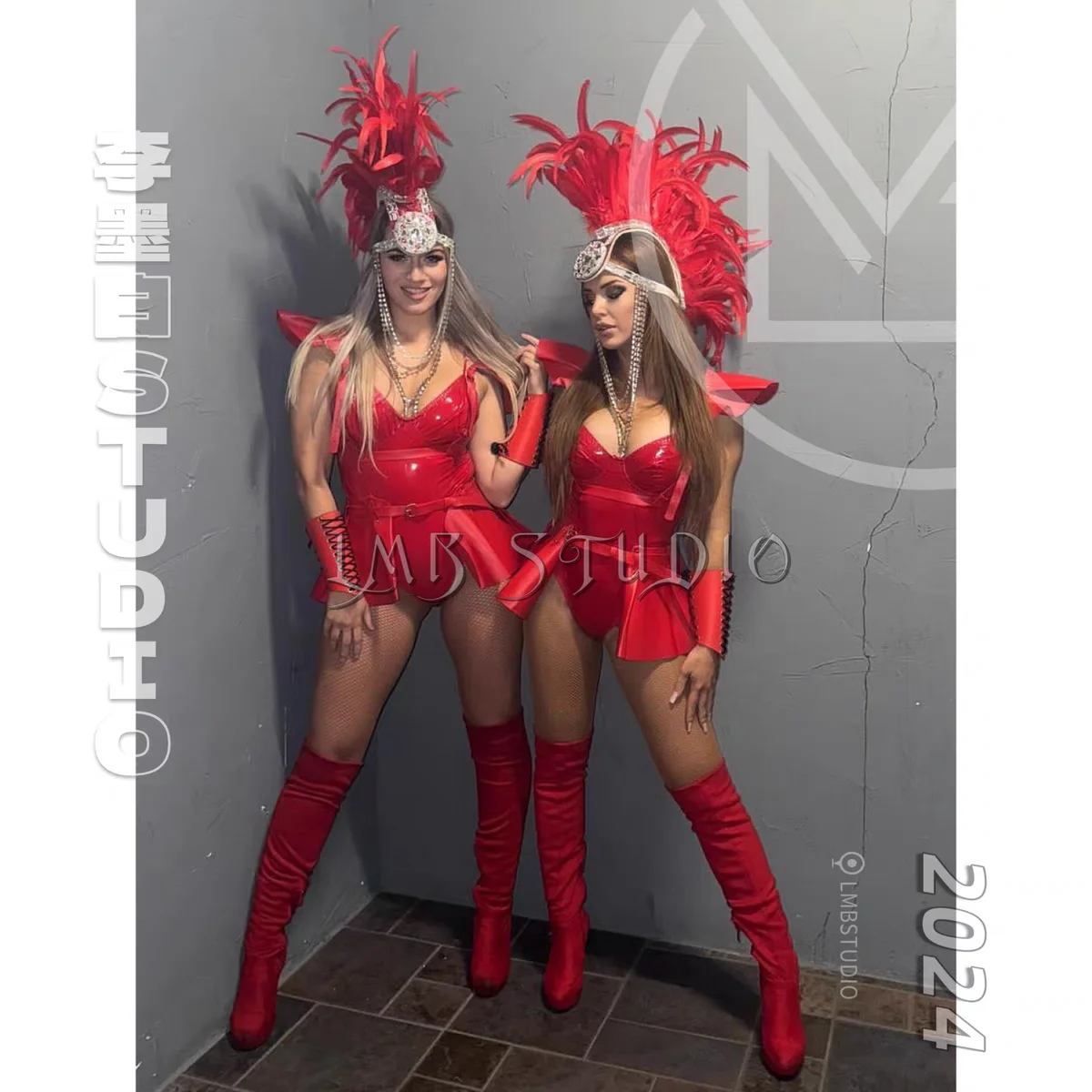 Jazz Dance Feather Red Lacquer Leather Nightclub Bar Female Singer Performance Dress Opening Show Sexy Particle Show Clothing
Jazz Dance Feather Red Lacquer Leather Nightclub Bar Female Singer Performance Dress Opening Show Sexy Particle Show Clothing
