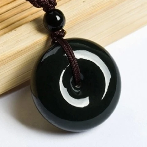 Natural and genuine Xinjiang Hetian jade, ink jade, Mo Cui safety buckle, men's and women's safety buckle, pendant.
Natural and genuine Xinjiang Hetian jade, ink jade, Mo Cui safety buckle, men's and women's safety buckle, pendant.