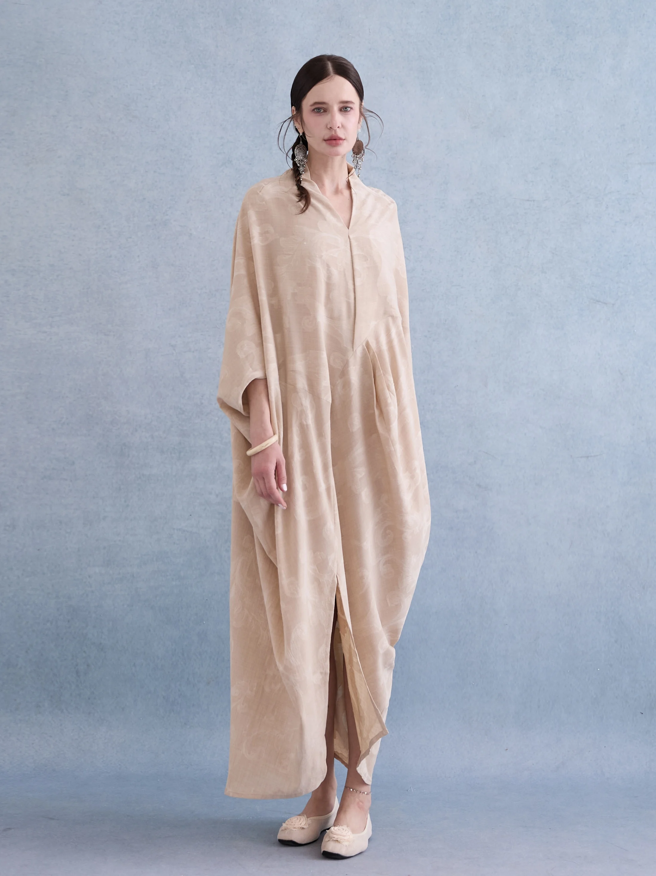 Retro Chinese Style Long Dress W37 Extra Large Loose Fit Slimming Gown Morning Robe New Minimalist Design Evening Gown
Retro Chinese Style Long Dress W37 Extra Large Loose Fit Slimming Gown Morning Robe New Minimalist Design Evening Gown