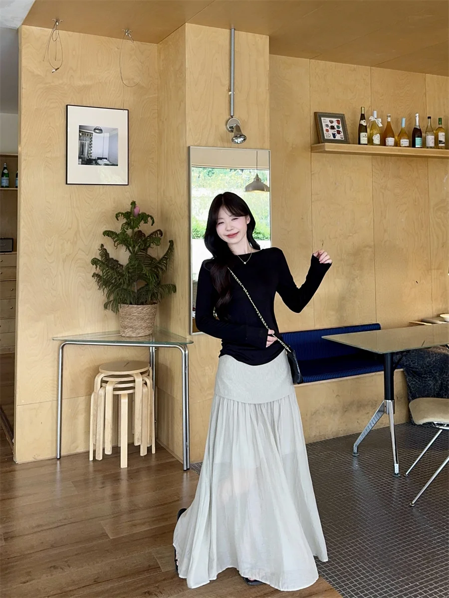 Kumikumi Black Long Sleeve Slim Fit T-Shirt And High Waist Skirt Two Piece Set for Women Chic Summer Fashion Outfit
Kumikumi Black Long Sleeve Slim Fit T-Shirt And High Waist Skirt Two Piece Set for Women Chic Summer Fashion Outfit