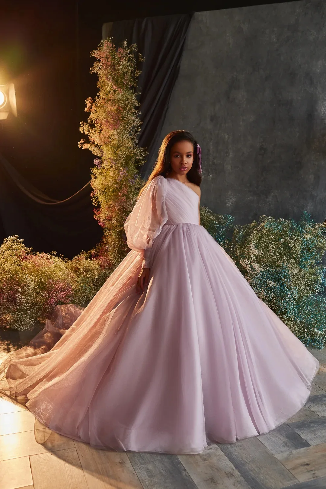 Girls' purple one-shoulder flower girl dress, mesh puff sleeve dress, A-line floor-length tutu dress,wedding beauty pageant wear
Girls' purple one-shoulder flower girl dress, mesh puff sleeve dress, A-line floor-length tutu dress,wedding beauty pageant wear