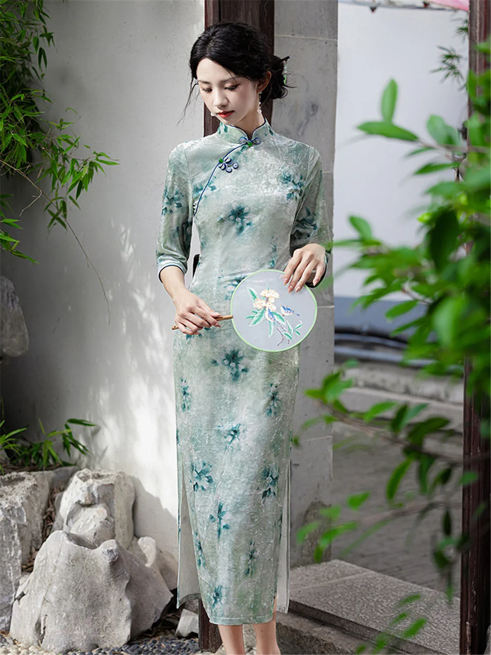 Осень 2024, винтажное платье Cheongsam в китайском стиле с разрезом, бархатное платье, весеннее велюровое Ципао с короткими рукавами в стиле ретро
Осень 2024, винтажное платье Cheongsam в китайском стиле с разрезом, бархатное платье, весеннее велюровое Ципао с короткими рукавами в стиле ретро
