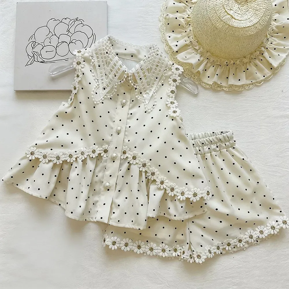 Girls' Summer Flower Sleeveless Polka Dot Top and Shorts Set 2026 New Children's Stylish Outfit Cute Suit
Girls' Summer Flower Sleeveless Polka Dot Top and Shorts Set 2026 New Children's Stylish Outfit Cute Suit