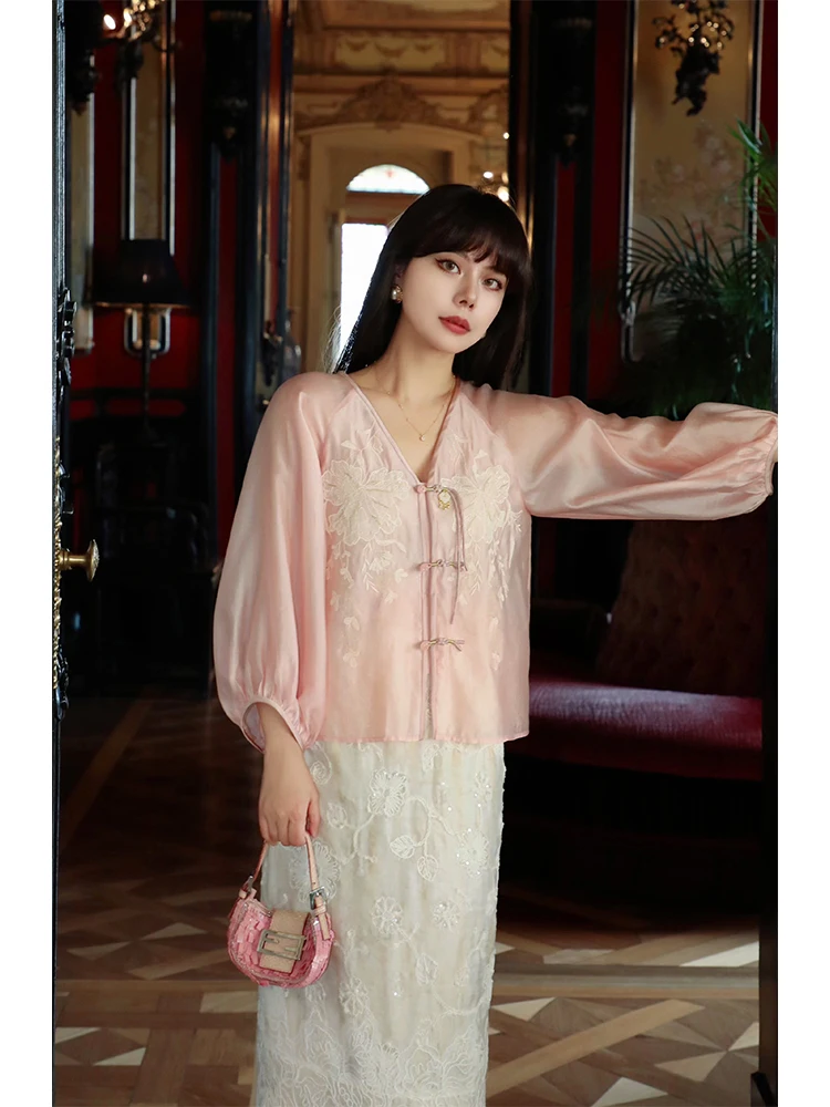 Новая китайская женская футболка свободного кроя с вышивкой и пуговицами от MR WATER Waterdrop King, летняя коллекция
Новая китайская женская футболка свободного кроя с вышивкой и пуговицами от MR WATER Waterdrop King, летняя коллекция