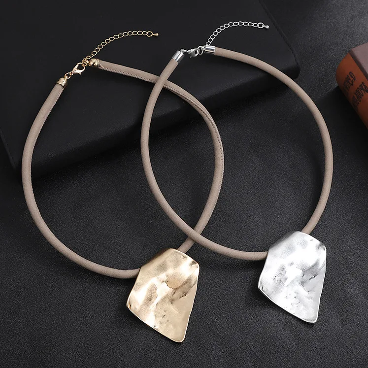 hot-selling irregular square geometric alloy pendant, European and American exaggerated women's high-end rough leat
hot-selling irregular square geometric alloy pendant, European and American exaggerated women's high-end rough leat