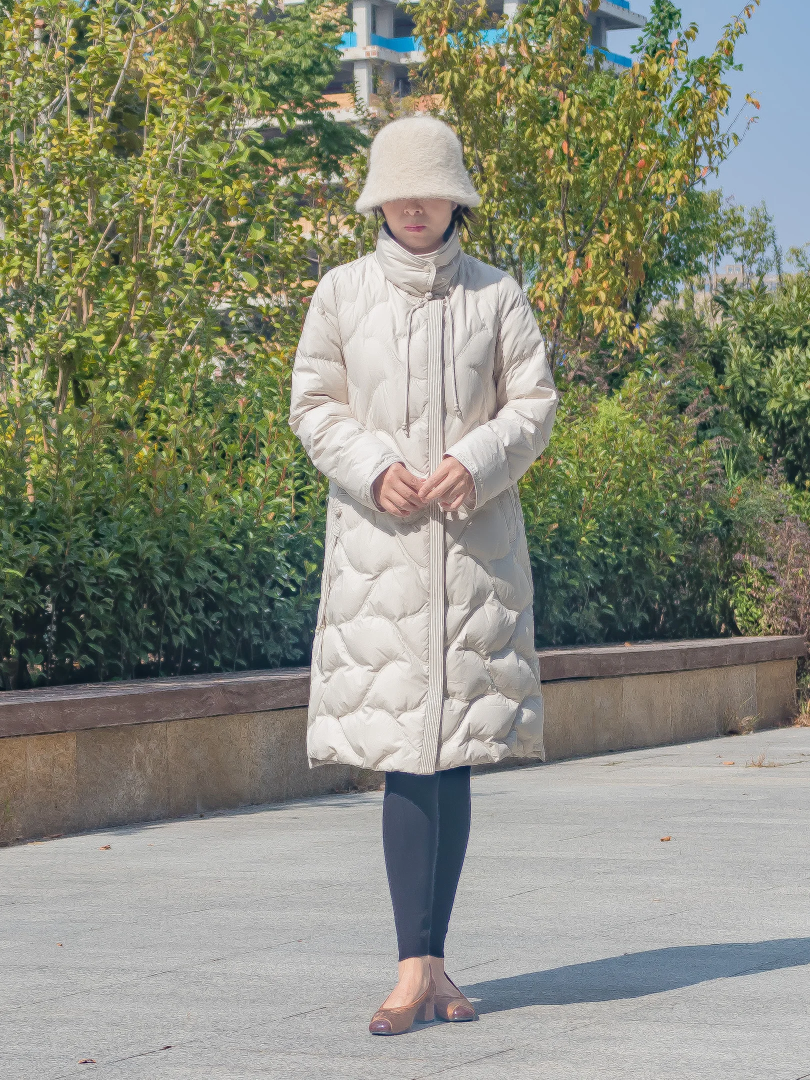 Художественный китайский женский длинный пуховик с вышивкой и бахромой, наполненный 90% белым пухом, теплый, приталенный, бежевый
Художественный китайский женский длинный пуховик с вышивкой и бахромой, наполненный 90% белым пухом, теплый, приталенный, бежевый