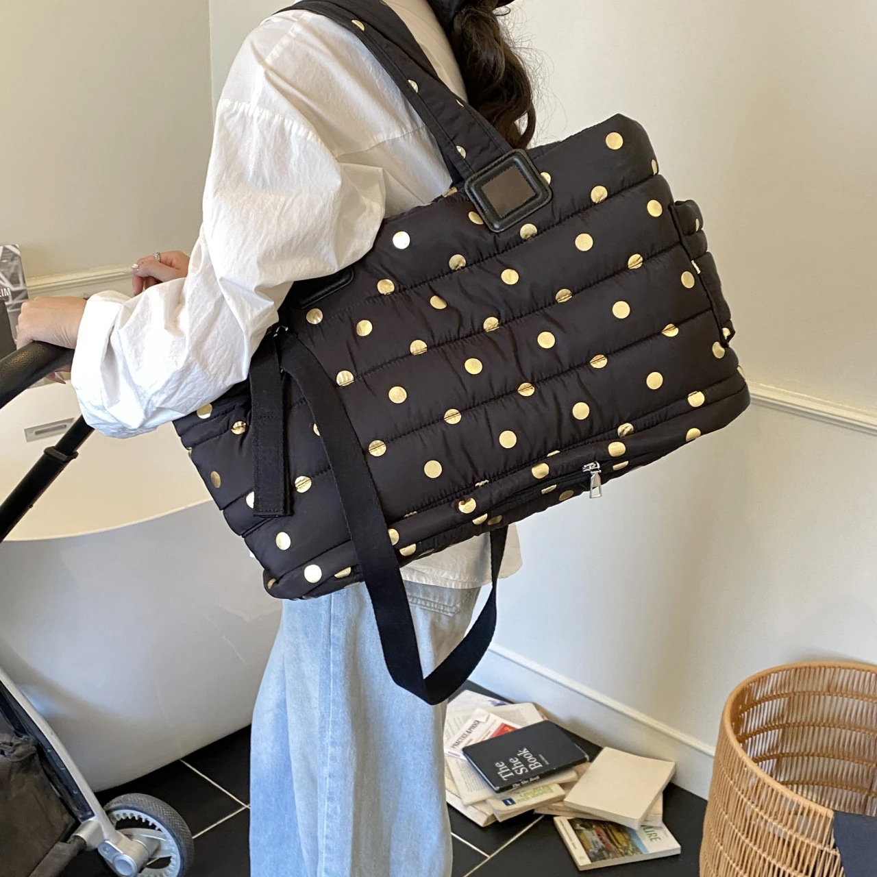Designer Space Padded Cotton Handbag Oversize Capacity Shoulder Bag Waterproof Nylon Down Crossbody Bag Travel Tote Winter Bag
Designer Space Padded Cotton Handbag Oversize Capacity Shoulder Bag Waterproof Nylon Down Crossbody Bag Travel Tote Winter Bag