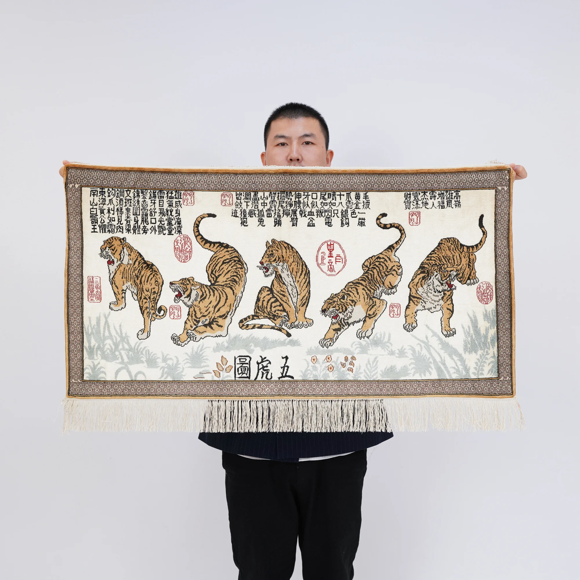 1,8 'x 3' Шелковый гобелен ручной работы с изображением пяти тигров домашний коврик (TJ072H)
1,8 'x 3' Шелковый гобелен ручной работы с изображением пяти тигров домашний коврик (TJ072H)