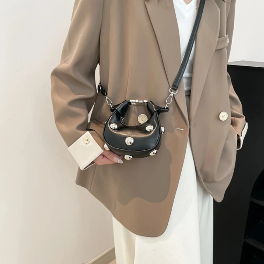 Punk Studded Mini Crossbody Bag High-End PU Leather Retro Shoulder Bag Rivet Design Fashion Small Single Strap Purse
Punk Studded Mini Crossbody Bag High-End PU Leather Retro Shoulder Bag Rivet Design Fashion Small Single Strap Purse