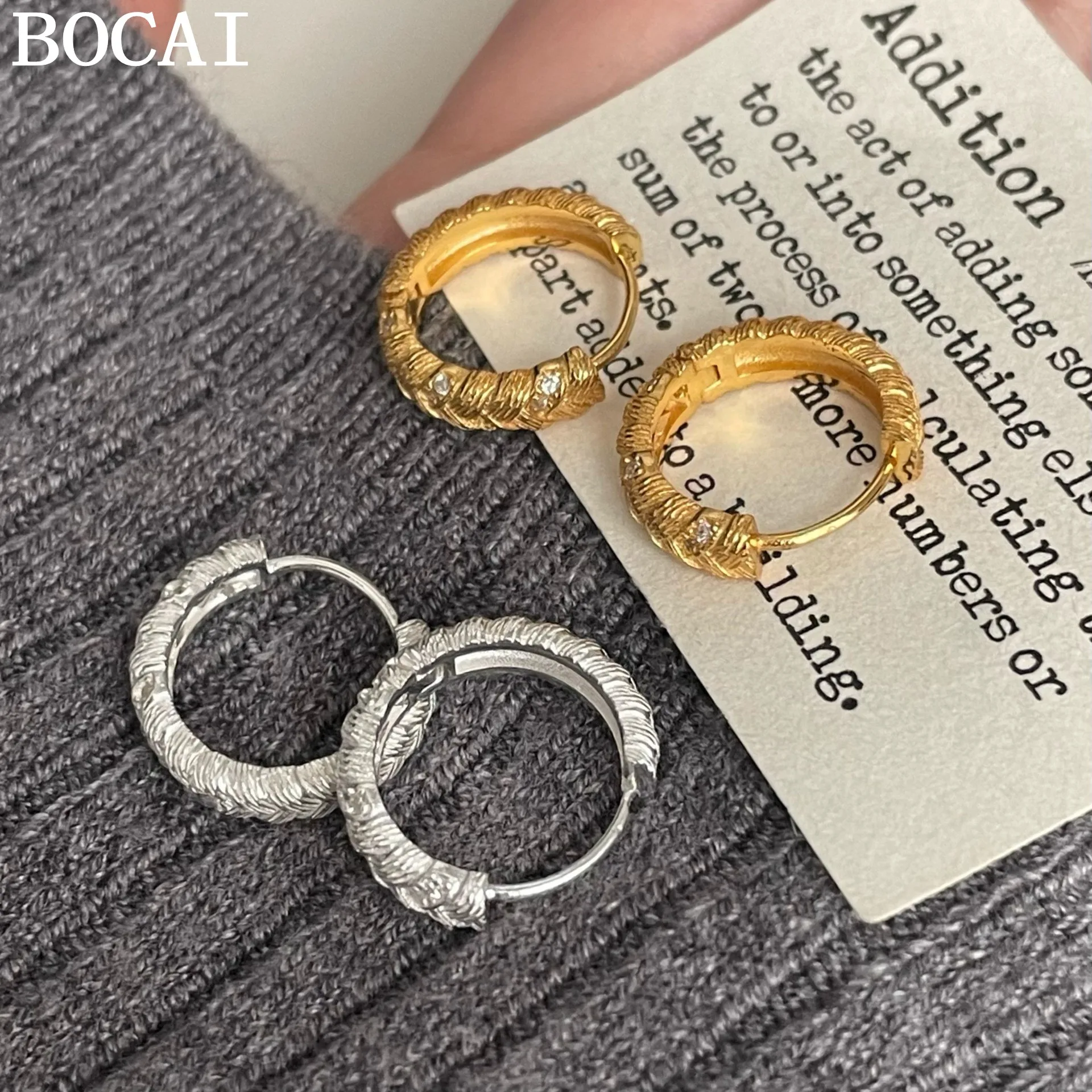 Серьги BOCAI New S925 из чистого серебра, модные и роскошные, с золотым покрытием, в виде колосьев пшеницы, матовые, плетеные.
Серьги BOCAI New S925 из чистого серебра, модные и роскошные, с золотым покрытием, в виде колосьев пшеницы, матовые, плетеные.