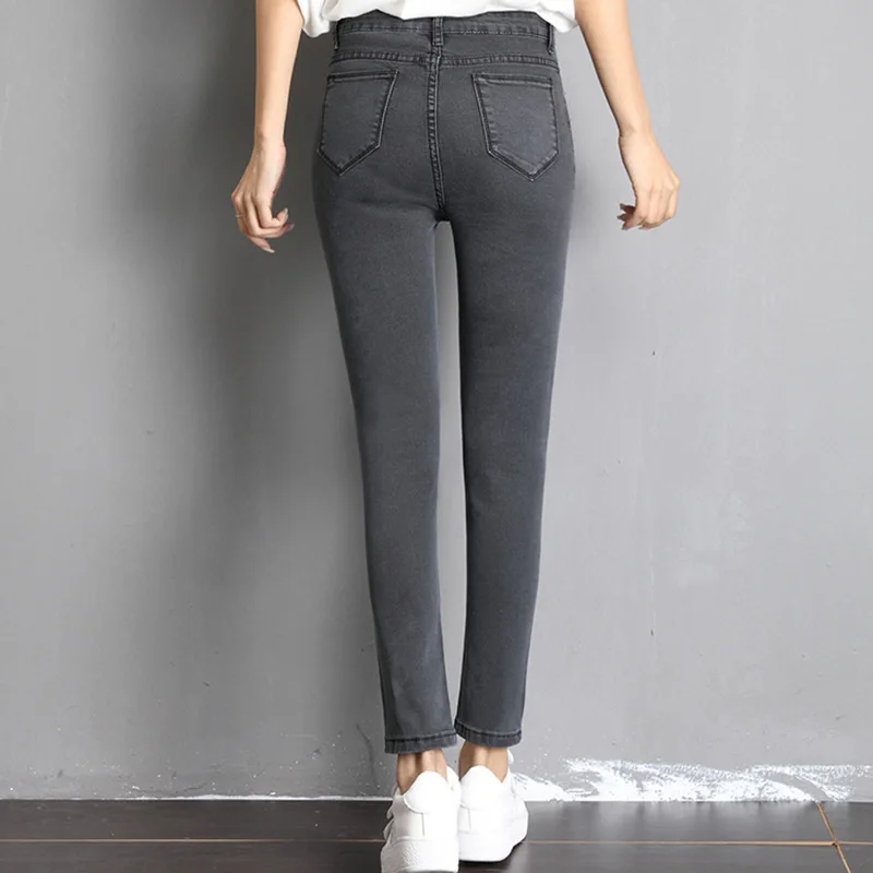 Women Pure Color High-Waisted Elastic Denim Shorts Spring Autumn Minimalist Slim-Fit Versatile Commuting Bottoms
Women Pure Color High-Waisted Elastic Denim Shorts Spring Autumn Minimalist Slim-Fit Versatile Commuting Bottoms