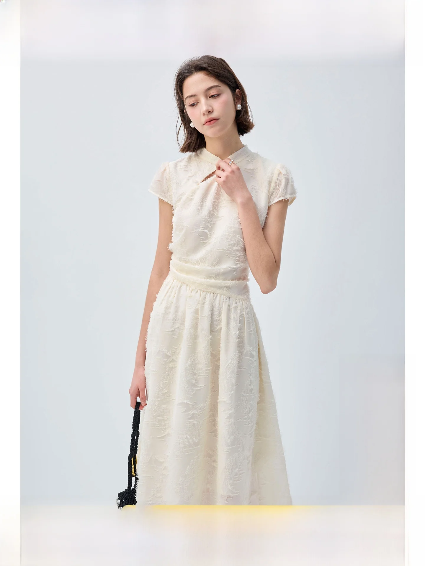 New Chinese Style plus Size Women's Dress Ruffle Sleeveless Long Summer Dress Stand Collar Side Buttoning for Plump Ladies
New Chinese Style plus Size Women's Dress Ruffle Sleeveless Long Summer Dress Stand Collar Side Buttoning for Plump Ladies