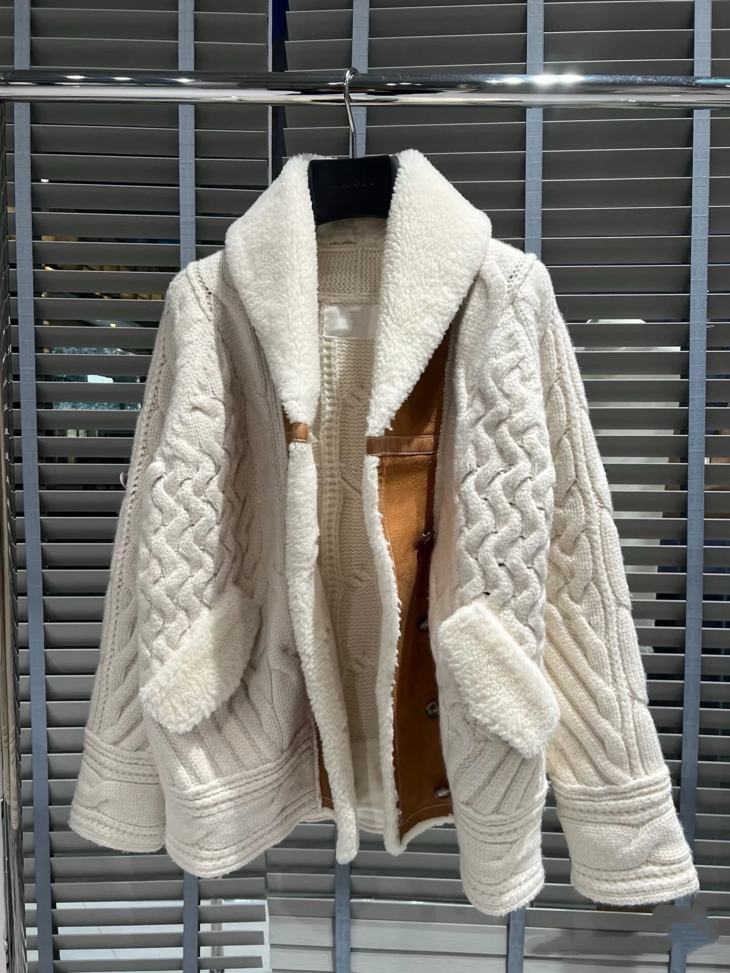 High Quality Wool Sweaters Thick Fashion Women's Beige Loose Cardigan Casual Ladies Knitted Jacket Long
High Quality Wool Sweaters Thick Fashion Women's Beige Loose Cardigan Casual Ladies Knitted Jacket Long