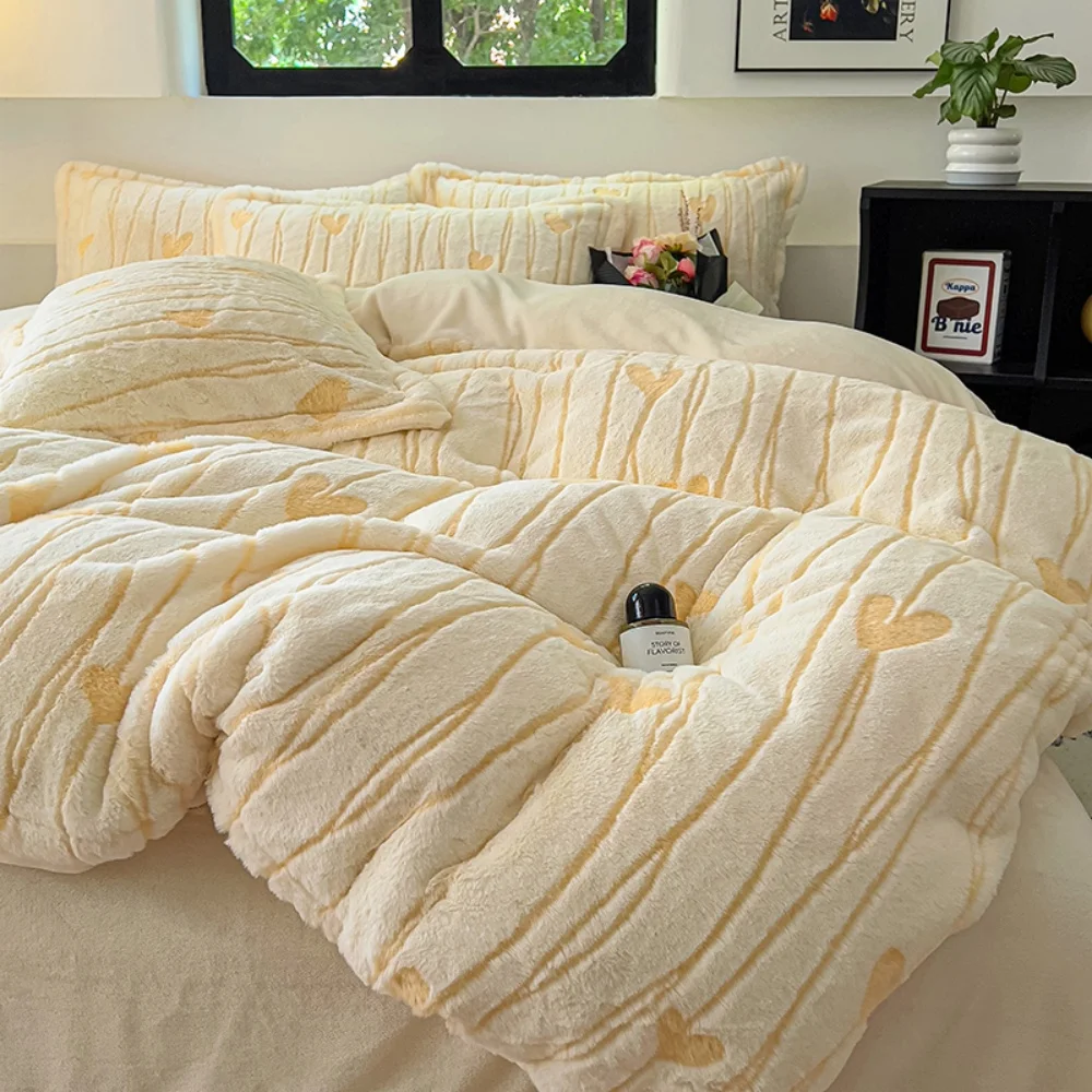 Утолщенный мягкий молочный бархатный комплект постельного белья, зимний теплый жаккардовый пододеяльник, наволочка, постельное белье, удобные мягкие домашние комплекты из четырех предметов
Утолщенный мягкий молочный бархатный комплект постельного белья, зимний теплый жаккардовый пододеяльник, наволочка, постельное белье, удобные мягкие домашние комплекты из четырех предметов