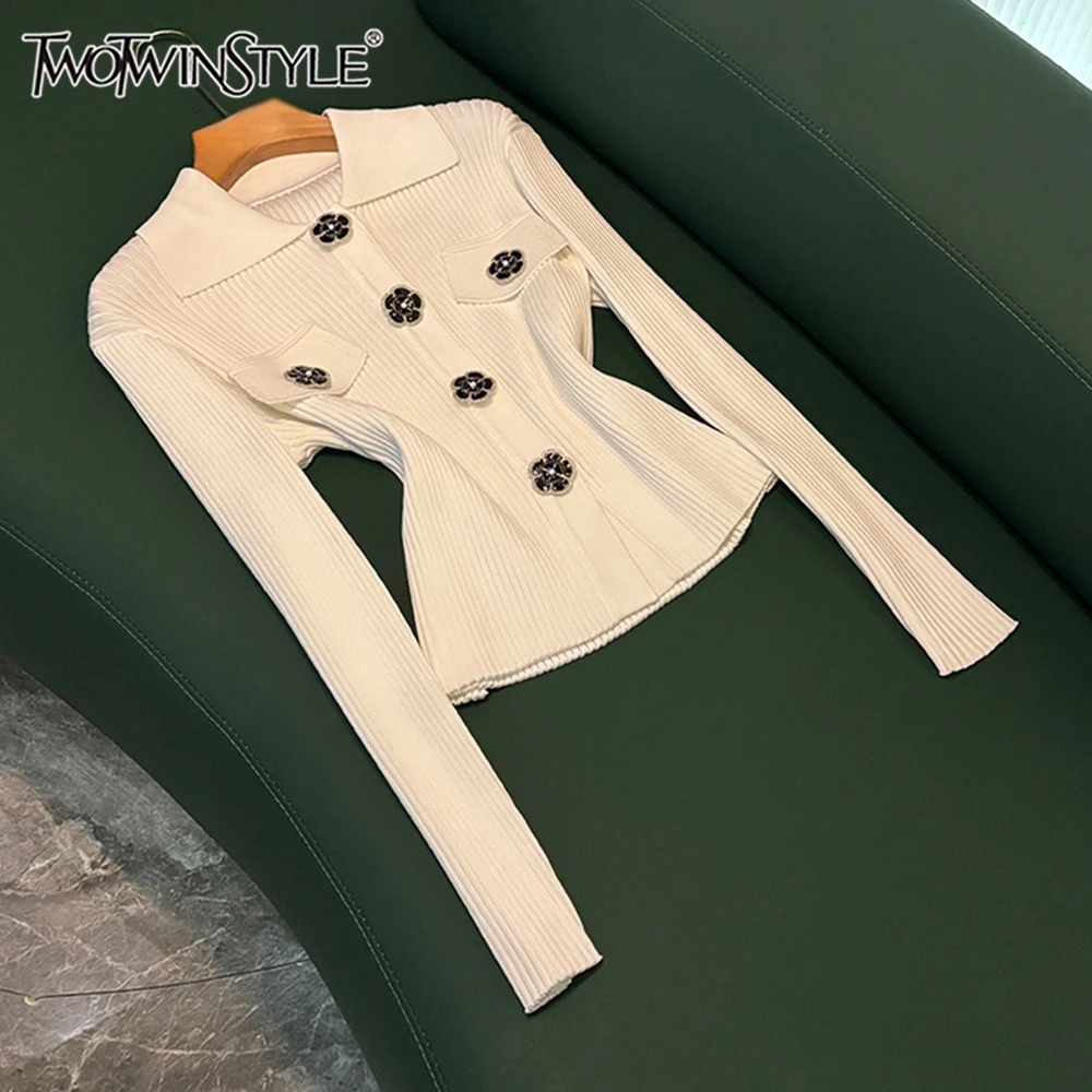 TWOTWINSTYLE Slim Fit однотонный свитер с аппликацией для женщин, темпераментный кардиган с лацканами и длинными рукавами, женская мода KMY539686
TWOTWINSTYLE Slim Fit однотонный свитер с аппликацией для женщин, темпераментный кардиган с лацканами и длинными рукавами, женская мода KMY539686