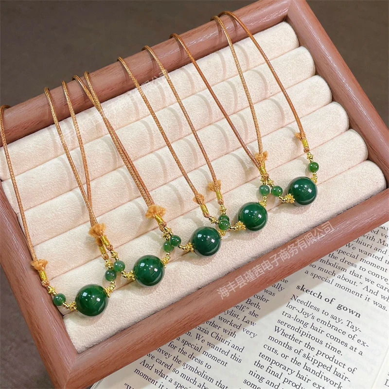 Manufacturer wholesale natural Hetian large clavicle chain, jade single bead braided rope necklace pendant accessory
Manufacturer wholesale natural Hetian large clavicle chain, jade single bead braided rope necklace pendant accessory