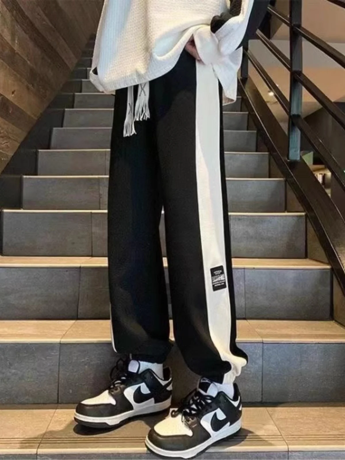 Harajuku Sle Corduroy Pants Men's Autumn Winter Thiened Sports Casual Trousers Loose Fit Sweatpants with Elastic Cuffs
Harajuku Sle Corduroy Pants Men's Autumn Winter Thiened Sports Casual Trousers Loose Fit Sweatpants with Elastic Cuffs