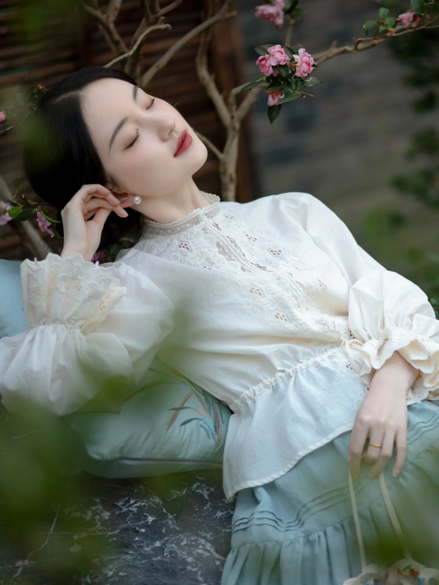 Xingye Light Murmur Pure Cotton European Style Romantic Lace Shirt Edwardian Belted Short Top Spring Summer Women's Fashion
Xingye Light Murmur Pure Cotton European Style Romantic Lace Shirt Edwardian Belted Short Top Spring Summer Women's Fashion