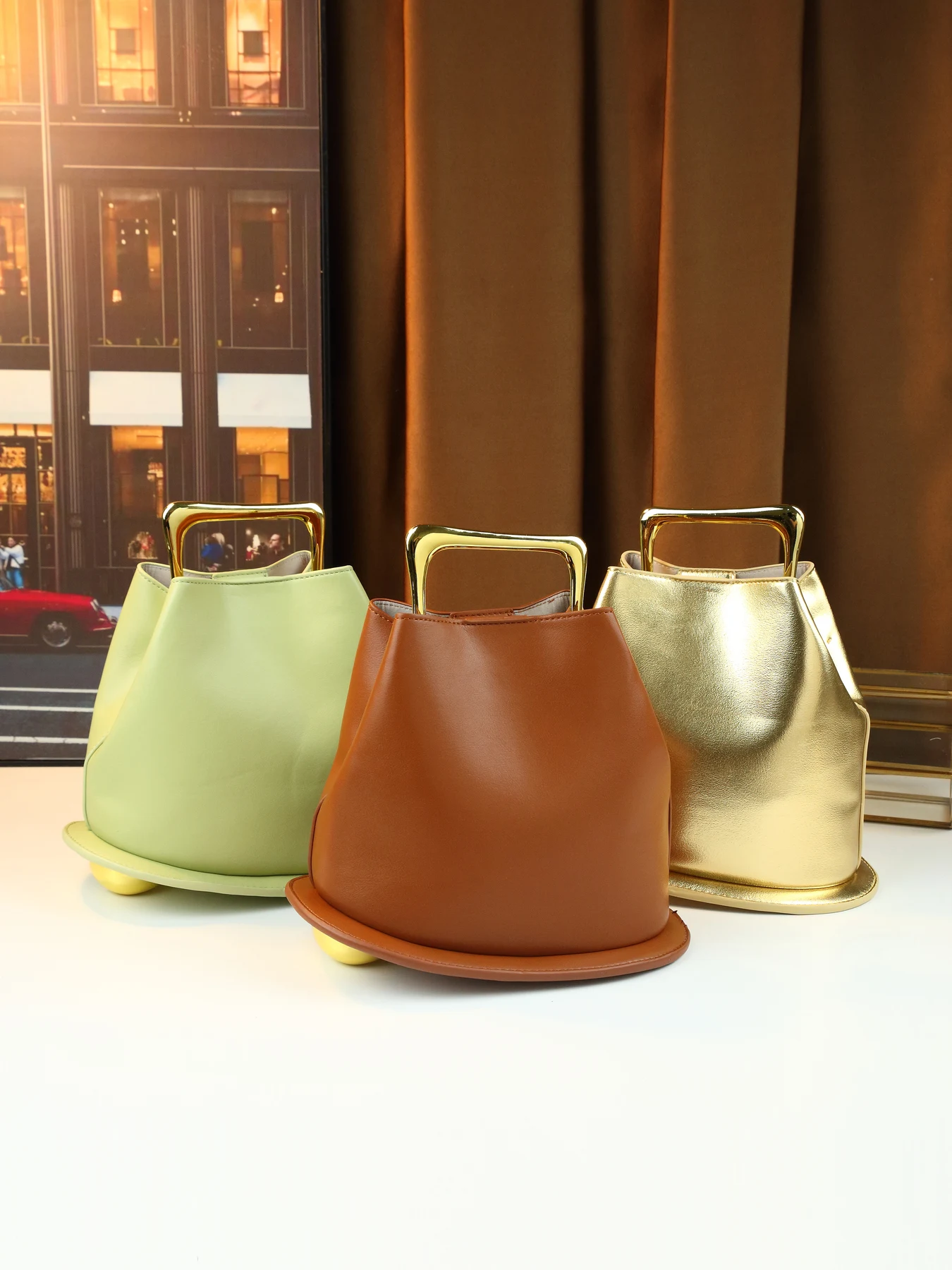 Spring and summer new metal handle niche portable bucket bag multi-color optional temperament versatile child and mother bag
Spring and summer new metal handle niche portable bucket bag multi-color optional temperament versatile child and mother bag