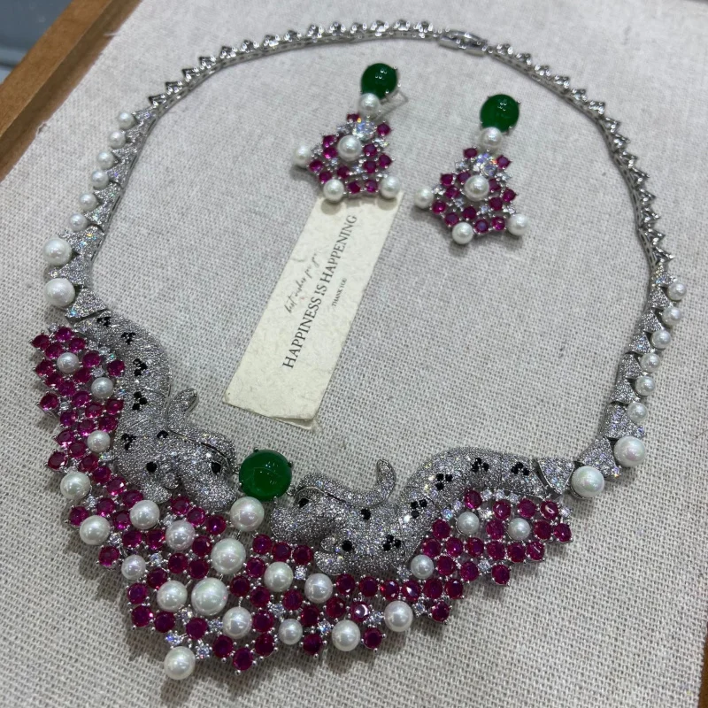 Elegant Double Leopard Head Pearl Necklace and Earrings Set with Sparkling Micro Pave Zircon and Vibrant Colored Stones
Elegant Double Leopard Head Pearl Necklace and Earrings Set with Sparkling Micro Pave Zircon and Vibrant Colored Stones