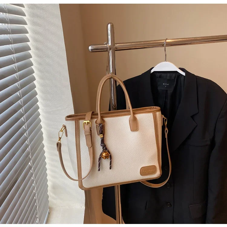 Large Capacity Women's Spring Retro Gorgeous All-in-one 2025 New Crossbody Bag Leisure Portable Commuter Tote Bag
Large Capacity Women's Spring Retro Gorgeous All-in-one 2025 New Crossbody Bag Leisure Portable Commuter Tote Bag