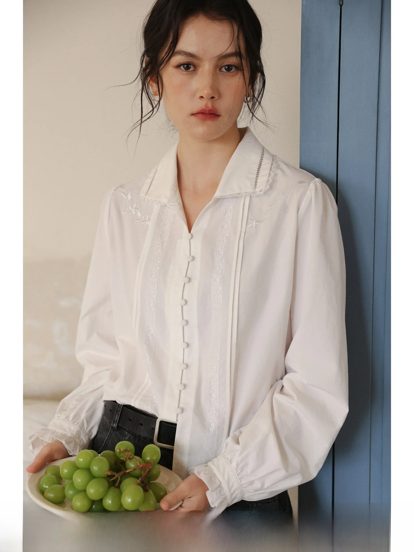 Classical Romantic Loose Collar Lace Patchwork Shirt Bridge Field Color "Plume Wind Light " French Style Cotton Long Slee...
Classical Romantic Loose Collar Lace Patchwork Shirt Bridge Field Color "Plume Wind Light " French Style Cotton Long Slee...