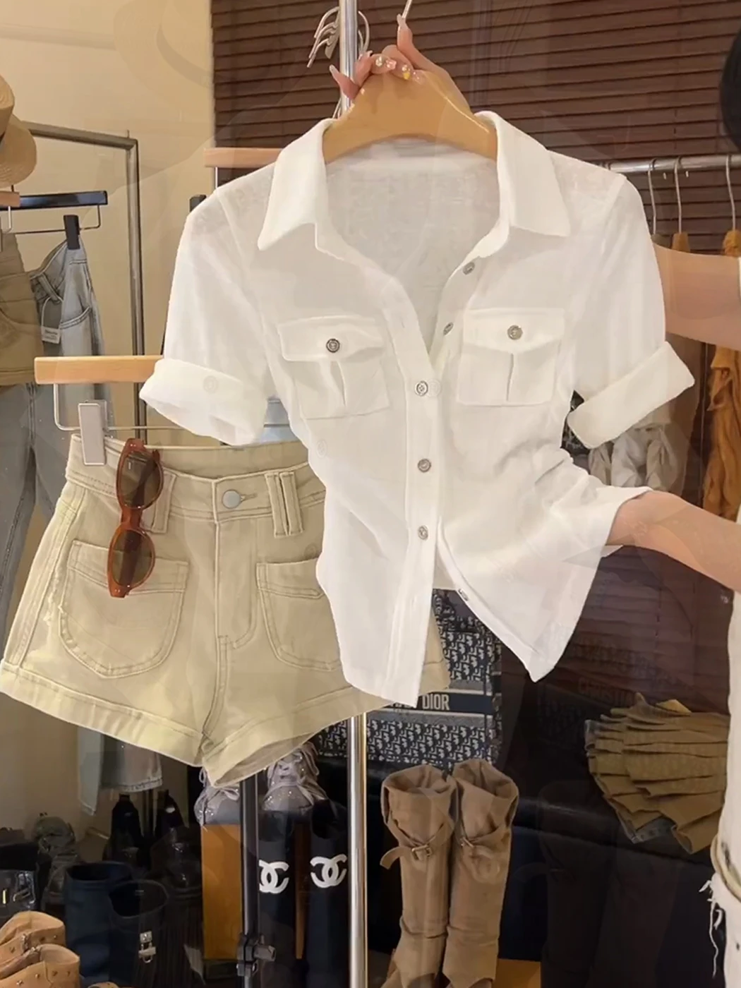 Retro Collar Shirt And Denim Shorts Set Women's Summer Waist-Cinching Design Breathable Two-Piece Suit Pure Color
Retro Collar Shirt And Denim Shorts Set Women's Summer Waist-Cinching Design Breathable Two-Piece Suit Pure Color