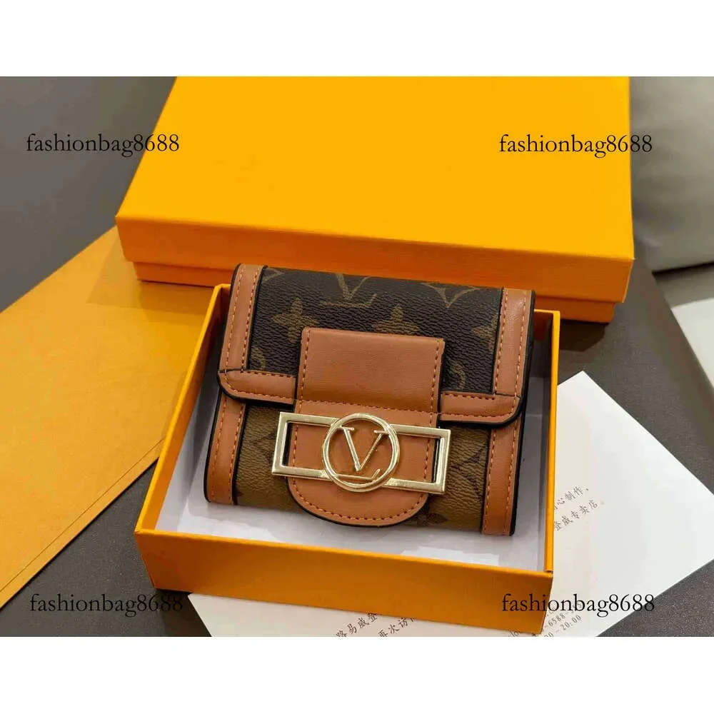 5A designer wallets luxury womens short purses embossed flower letters credit card holders louisly vouittonly louisvouittonly lv
5A designer wallets luxury womens short purses embossed flower letters credit card holders louisly vouittonly louisvouittonly lv