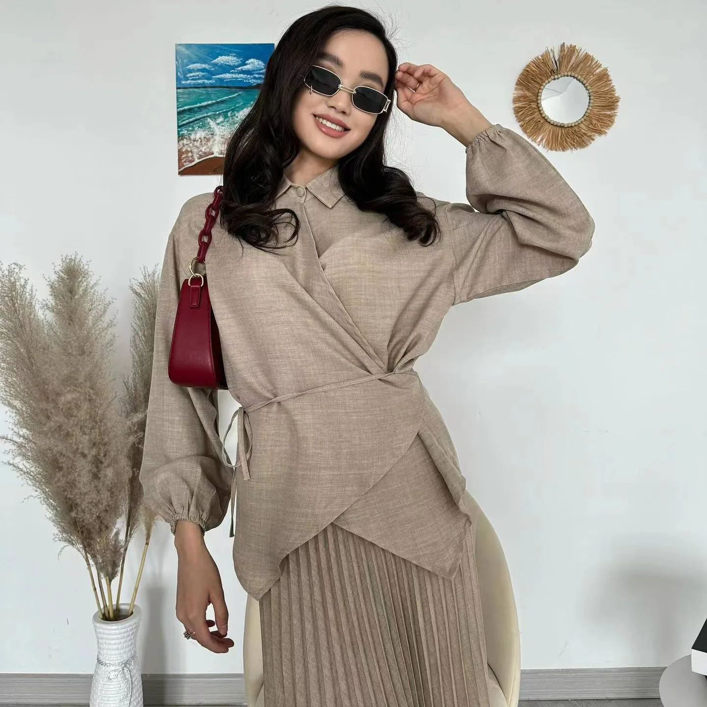 Модные мусульманские комплекты, блузка, плиссированная юбка, арабский Дубай, турецкая мусульманская женщина, скромное платье, халат Абая, бурqa, женская одежда, костюм
Модные мусульманские комплекты, блузка, плиссированная юбка, арабский Дубай, турецкая мусульманская женщина, скромное платье, халат Абая, бурqa, женская одежда, костюм