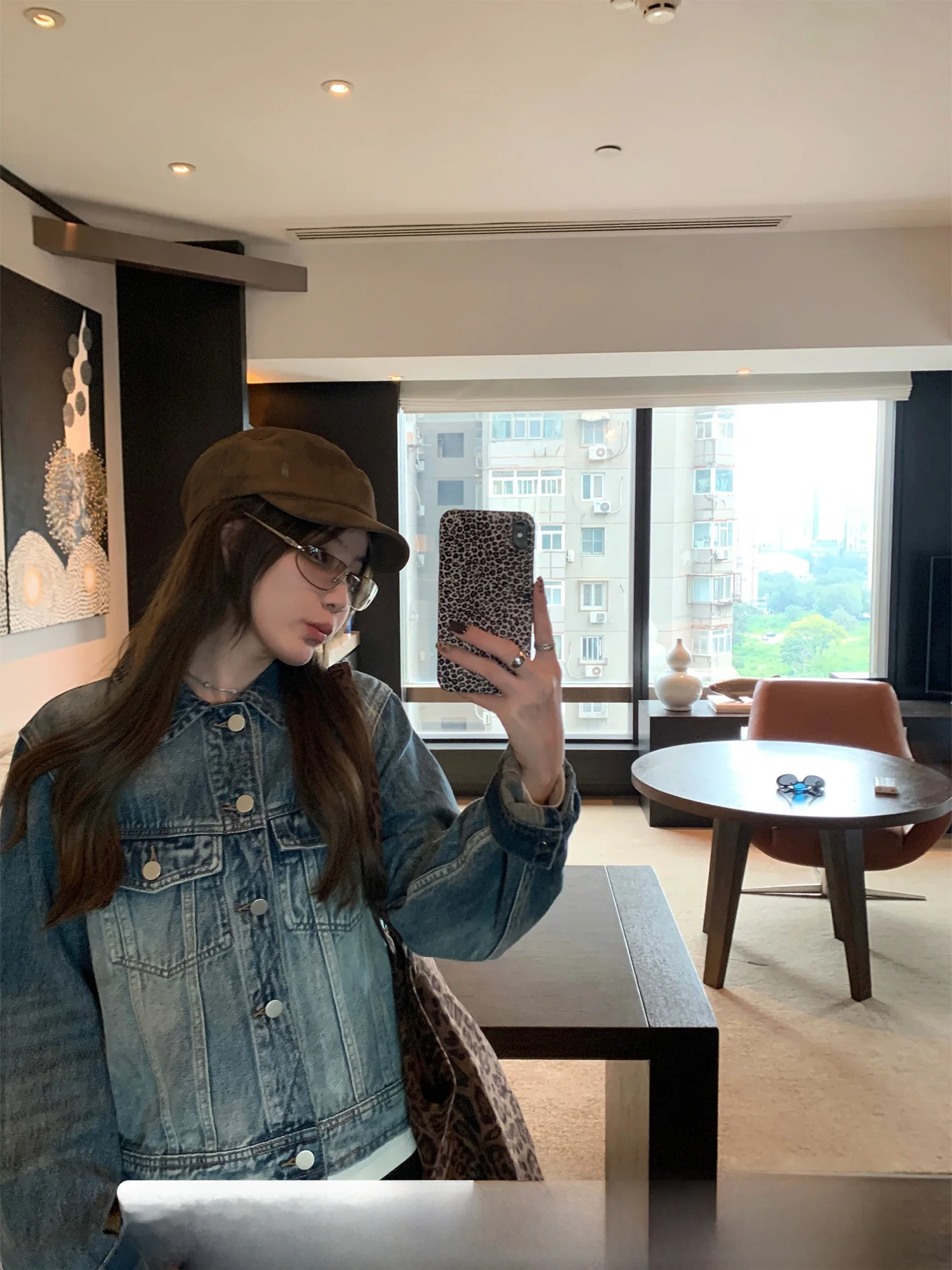 Синяя джинсовая куртка Blue Soda для женщин, повседневная, прямого кроя, на пуговицах, однотонная, китайский бренд, новинка 2025 года
Синяя джинсовая куртка Blue Soda для женщин, повседневная, прямого кроя, на пуговицах, однотонная, китайский бренд, новинка 2025 года