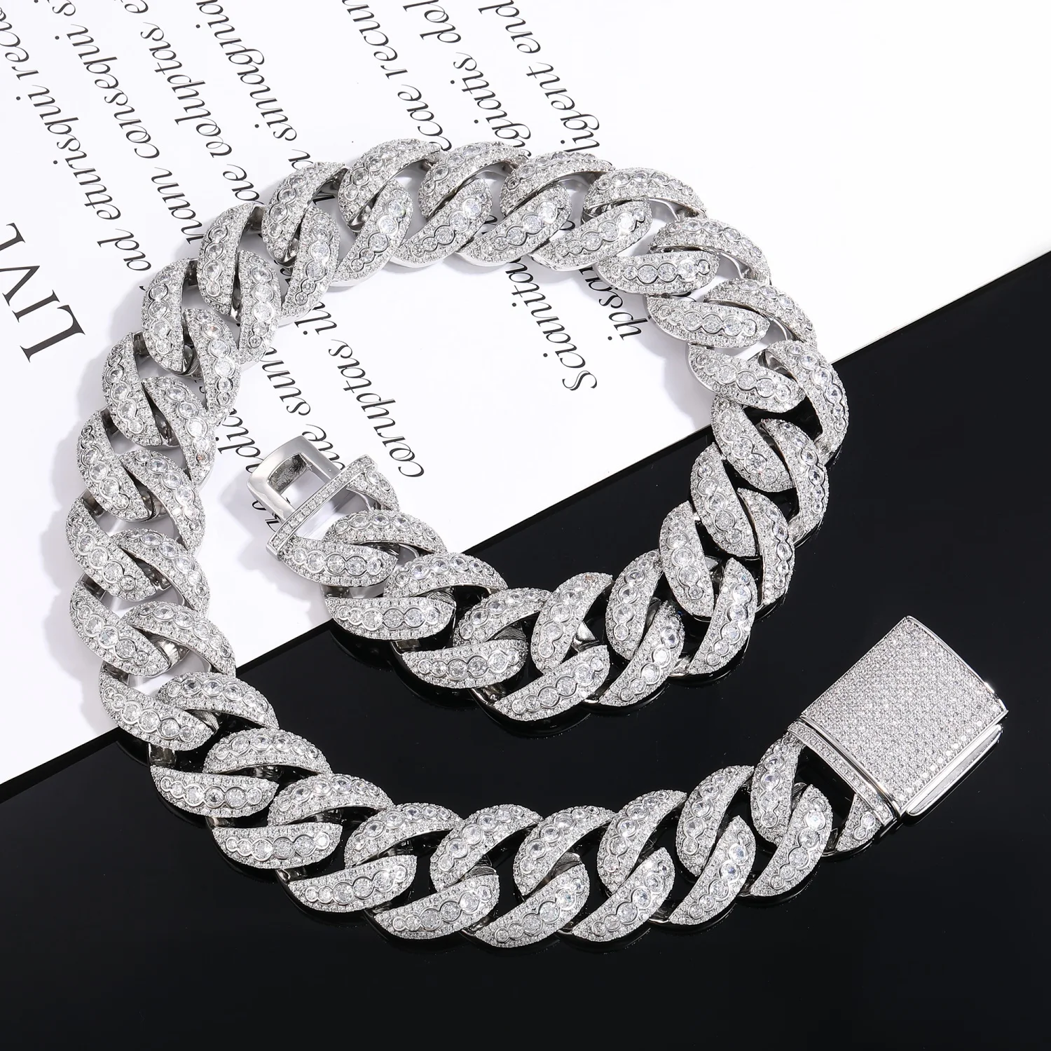 Iced Out 25mm Cuban Link Chain Necklaces Paved 5A+ Cubic Zirconia Fashion Personalized Chain Luxury Men Hip Hop Jewelry For Gift
Iced Out 25mm Cuban Link Chain Necklaces Paved 5A+ Cubic Zirconia Fashion Personalized Chain Luxury Men Hip Hop Jewelry For Gift