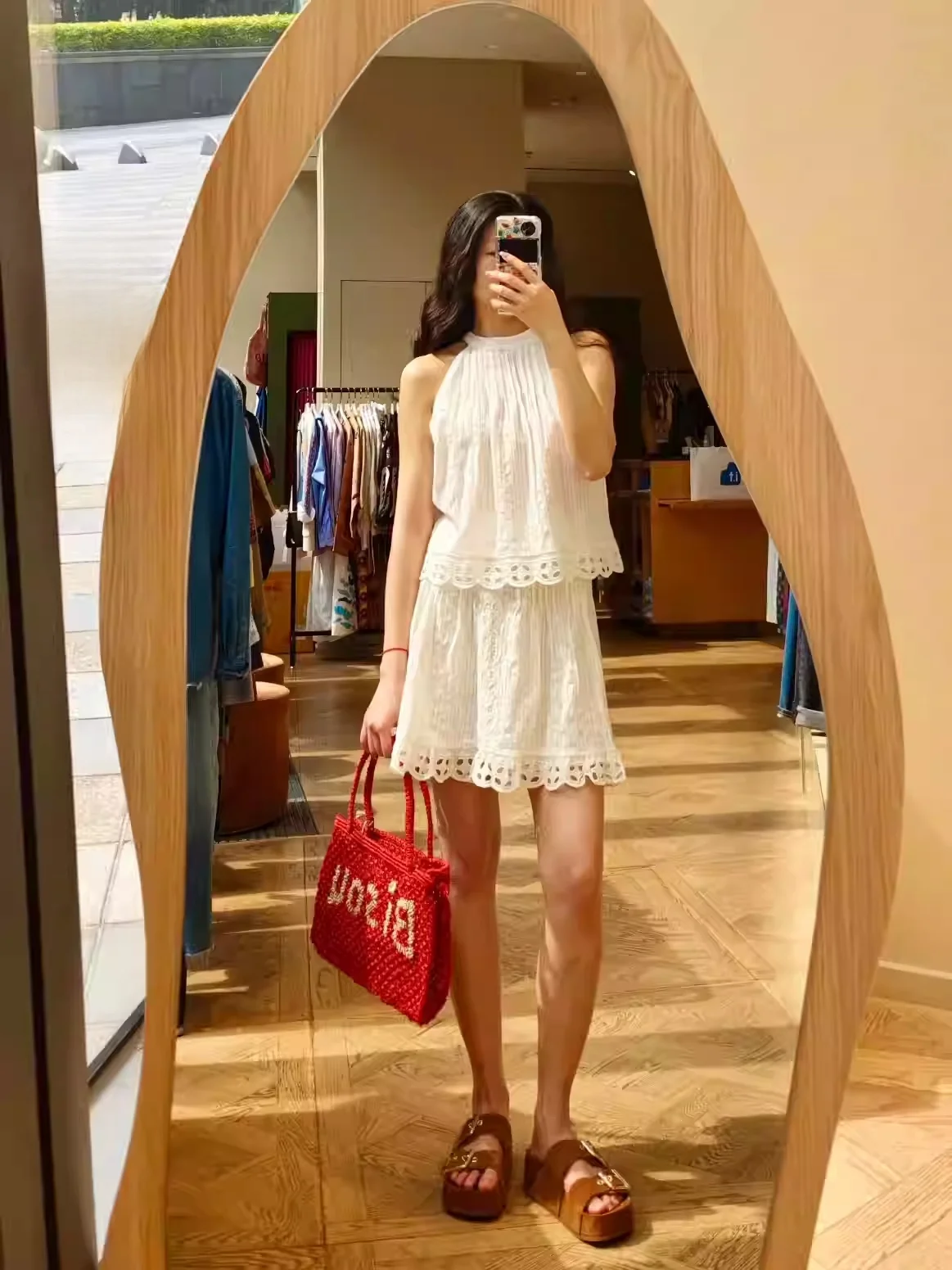 Белый комплект из плиссированной короткой юбки и топа с поясом HEIDD: Модный французский стиль, женская осенняя коллекция, костюм-двойка
Белый комплект из плиссированной короткой юбки и топа с поясом HEIDD: Модный французский стиль, женская осенняя коллекция, костюм-двойка