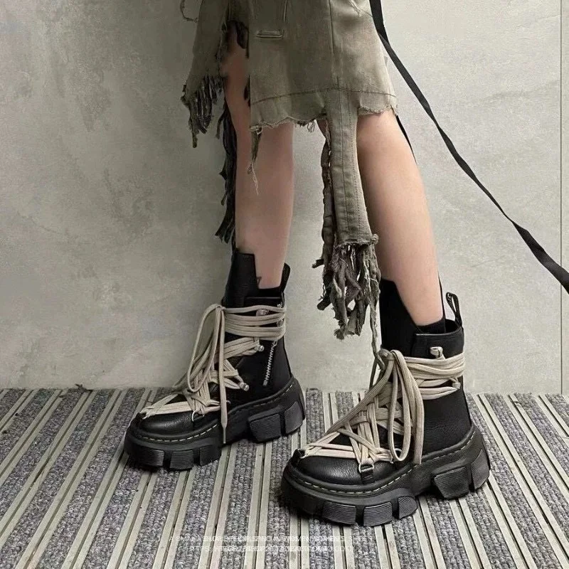 Autumn New Handsome Round Toe Lace Up Thick Soled Height Increasing Fashionable Boots, Short Boots, Dark Motorcycle Boots
Autumn New Handsome Round Toe Lace Up Thick Soled Height Increasing Fashionable Boots, Short Boots, Dark Motorcycle Boots