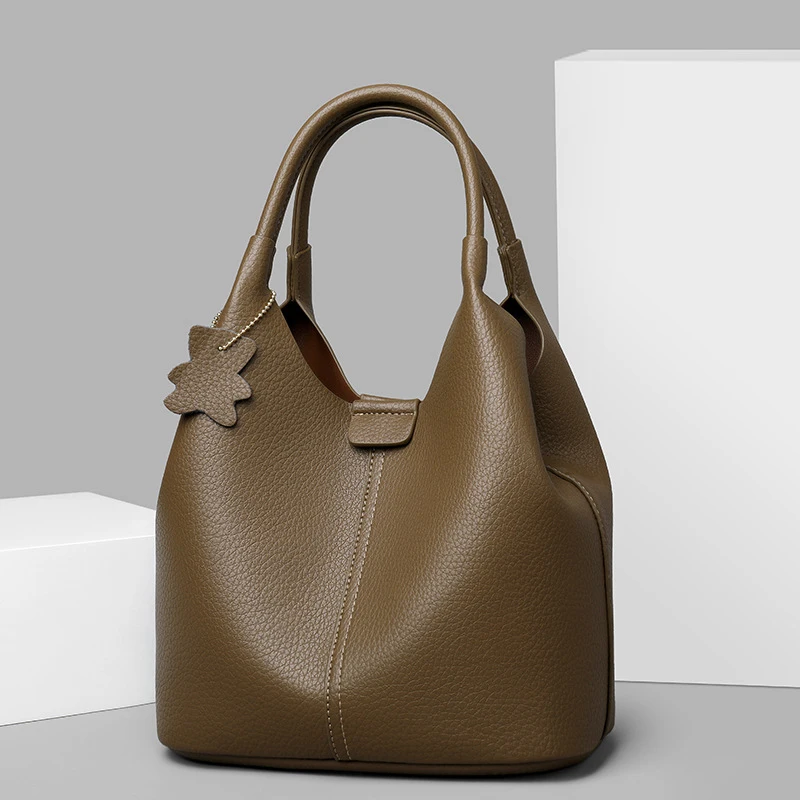 High-end handbag 2026New crossbody shoulder bag Soft leather bag
High-end handbag 2026New crossbody shoulder bag Soft leather bag