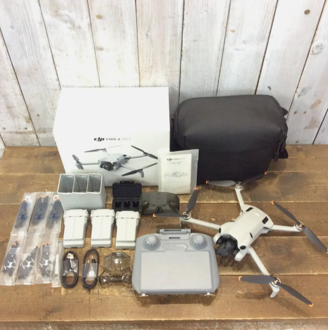 AWLY@@. BRAND NEW TOP SALES 2025 New arrives for D JI Mini 4 Pro Fly More Combo with RC 2
AWLY@@. BRAND NEW TOP SALES 2025 New arrives for D JI Mini 4 Pro Fly More Combo with RC 2