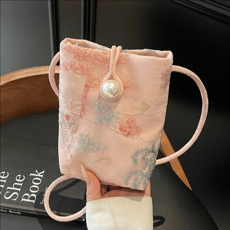 Embroidered Mobile Phone Bag Trendy Crossbody Bags for Women Shoulder Bags Versatile Casual Purse and Handbags Designer Bags Sac
Embroidered Mobile Phone Bag Trendy Crossbody Bags for Women Shoulder Bags Versatile Casual Purse and Handbags Designer Bags Sac