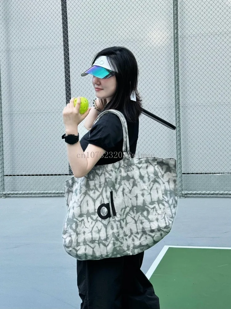 Korean Casual Tie Dye Letter Printed Travel Bag Luxury Designer Women Summer Tote Bag Large Capacity Sports Storage Luggage Bag
Korean Casual Tie Dye Letter Printed Travel Bag Luxury Designer Women Summer Tote Bag Large Capacity Sports Storage Luggage Bag
